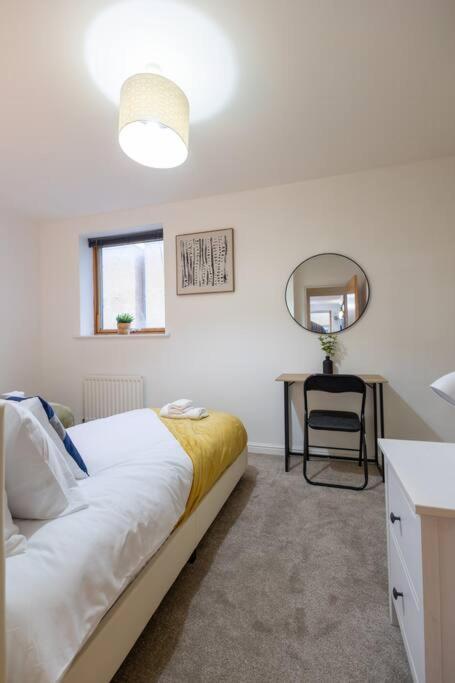 Morden London Apartment, By The Sea With Free Parking Exterior foto