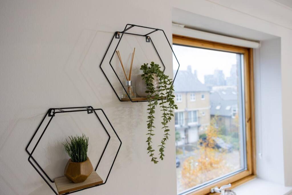 Morden London Apartment, By The Sea With Free Parking Exterior foto