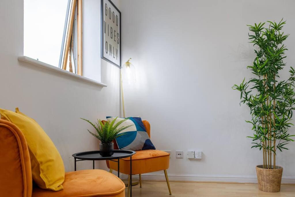 Morden London Apartment, By The Sea With Free Parking Exterior foto