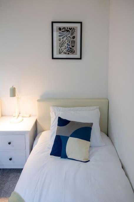 Morden London Apartment, By The Sea With Free Parking Exterior foto